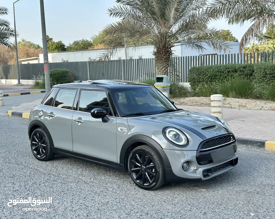 Mini cooper S 4 doors full option 38,000km only 2019 undewarranty excellent conditions