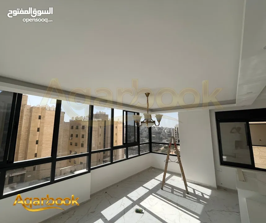 شقة مميزة غير مفروشة في مكان مطل للايجار