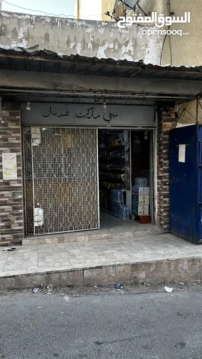 سوبر ماركت على الشارع الرئيسي في جبل الجوفة للبيع خلو