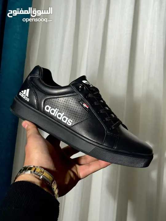 حذاء اديداس Adidas مريح جدا للرجال مقاسات 40-45 باللون الابيض والاسود