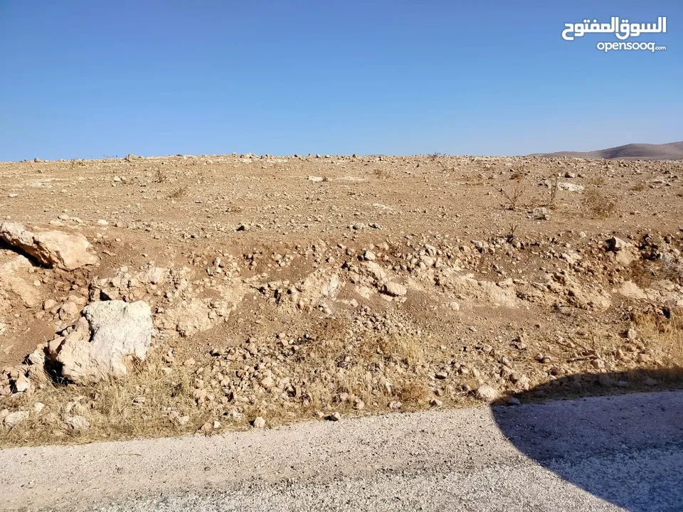 قطعة ارض 3دونمات ونصف فقط  مطلة ومرتفعه واصل جميع خدمات شرق جرش دحل