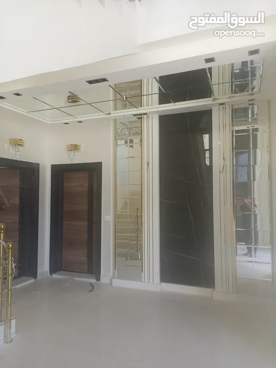 تركيب السيكوريت والمرايا وجميع أعمال الزجاج والألمنيوم بجودة عالية"