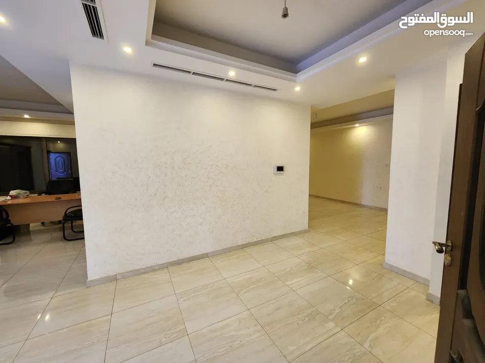 شقة فارغة للبيع في دير غبار ref : 14244