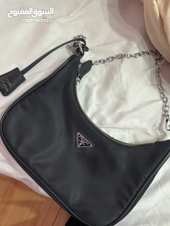 شنطة برادا اصليه Prada Re-Edition 2005 قابل للتفاوض