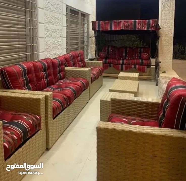 أطقم رتان و يتوفر التوصيل لباب البيت وطاولة الوسط هدية  طقم خماسي