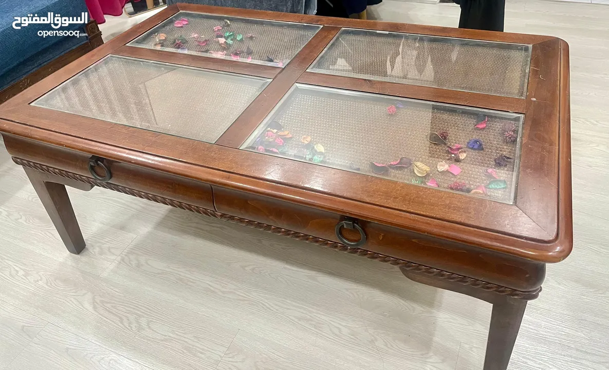 طقم كنبات مع طاولات