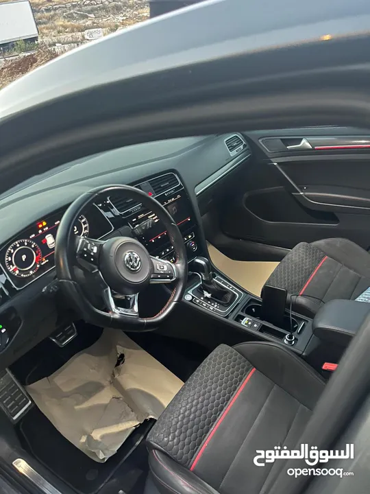جولف GTI mk7.5  للبيع ع الكاش بسعر حرررق