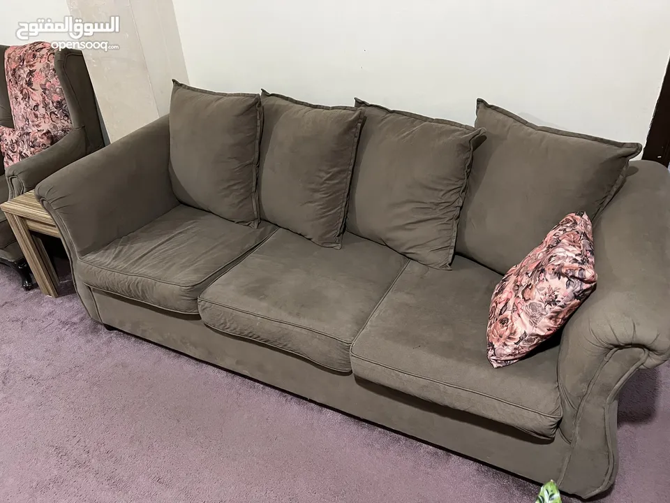 طقم كنب مستعمل + برادي شباكين للبيع ب 50 دينار