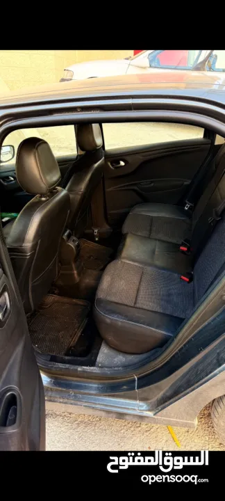 بيجو 2015 بحالة ممتازة ماشية كيلومتر 109000 بنزين فقط كاش