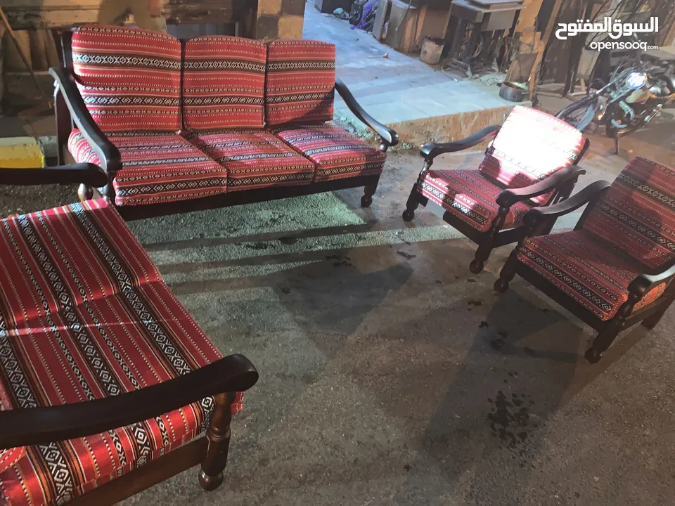 طقم كنب مورس خشب زان تنجيد جديد بسعر 110دنانير