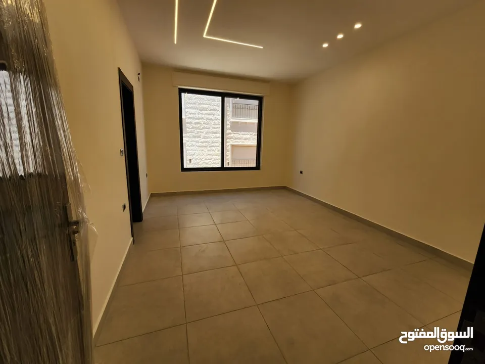 شقة فارغة للبيع في دابوق - REF:14658