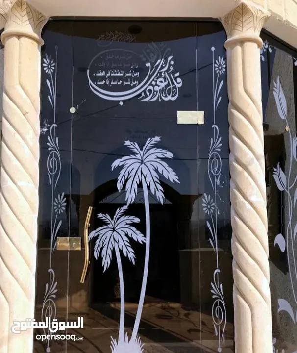 تفصيل تنفيذ وصيانة ابواب واجهات السيكوريت بافضل جوده ووقت وسعر
