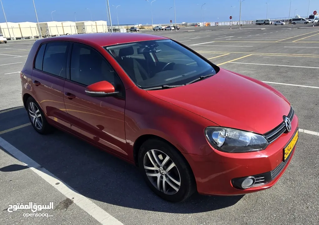 Volkswagen Golf 2012 , 1.6 cc , GCC spec , 135K milage