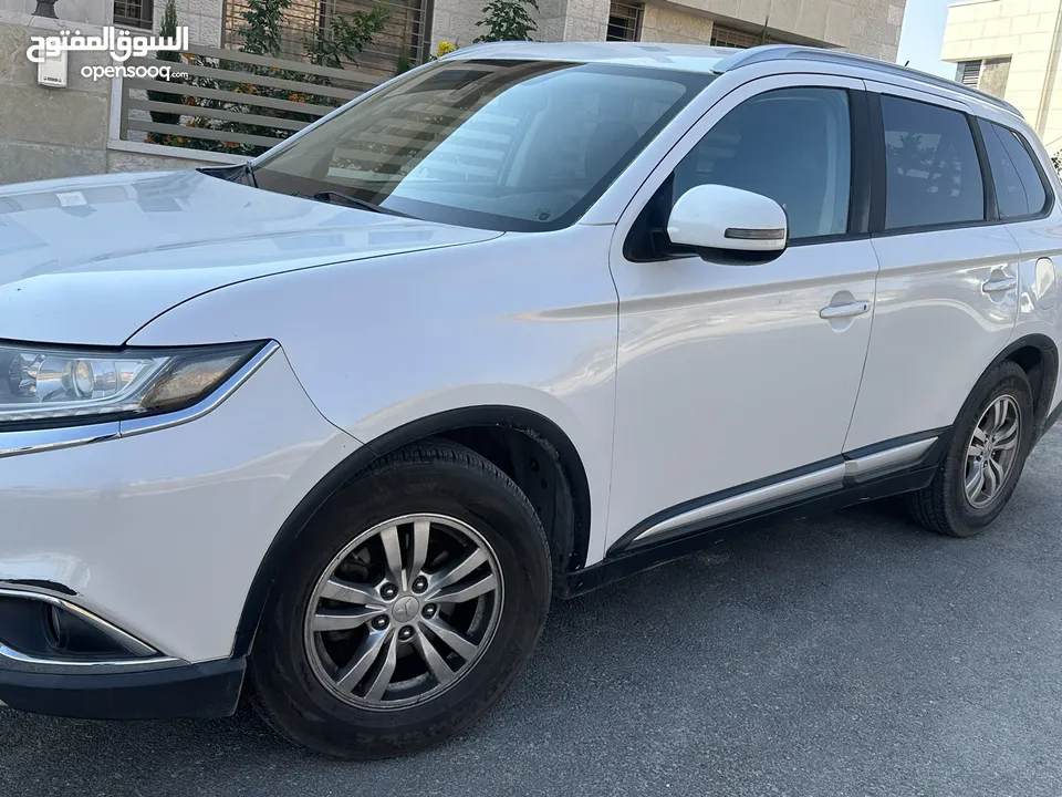 للبيع ميتسوبيشي أوت لاندر - 2017