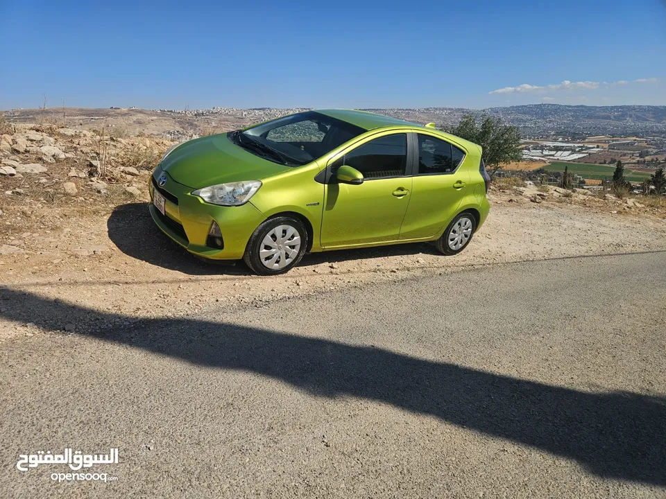 تويوتا بريوس 2015 نظيفة ومميزة للبيع