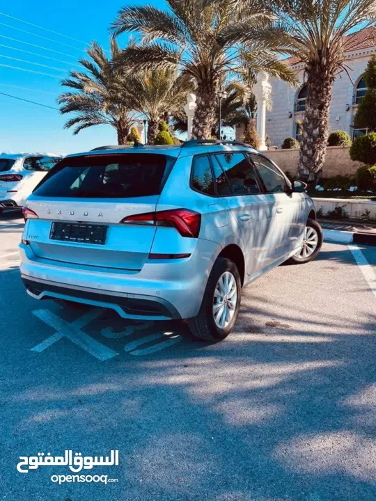 سياره سكودا كميك للبيع لون رمادي