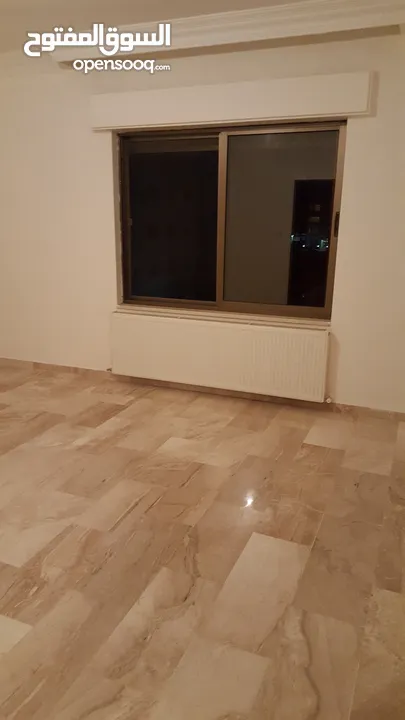 شقه مع روف مميزه للبيع