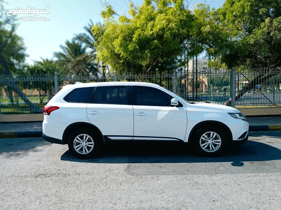 MITSUBISHI OUTLANDER -SINGLE OWNER-2019