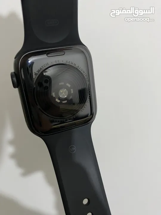 Apple watch se1 حالة ممتازة جداً قياس 44m سعر قابل