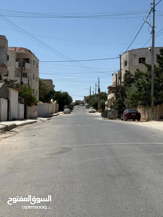 عمارة سكنية على ارض نصف دنم 511 متر مربع تتكون من ثلاث طوابق  منطقة هادئة و قريب من شارع المطار