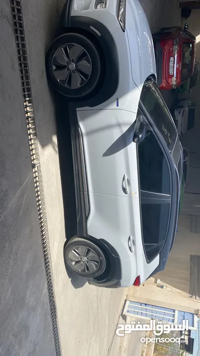 هونداي كونا كهربائيه بالكامل فل إضافات اعلى صنف غرفه ملونه مميزه جدا فحص كامل بمواصفات مميزه