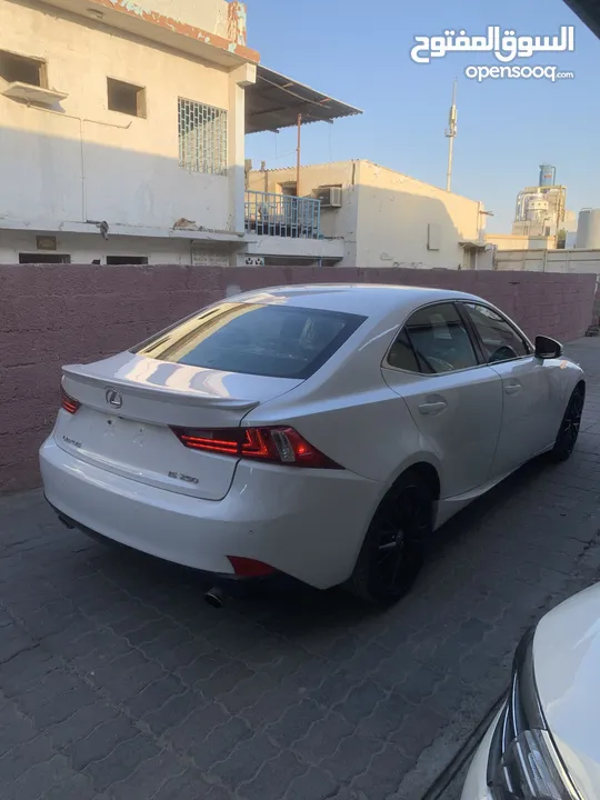 LEXUS IS250 GCC 2015 خليجي رقم 1 داخليه احمر ارباكات وكالة