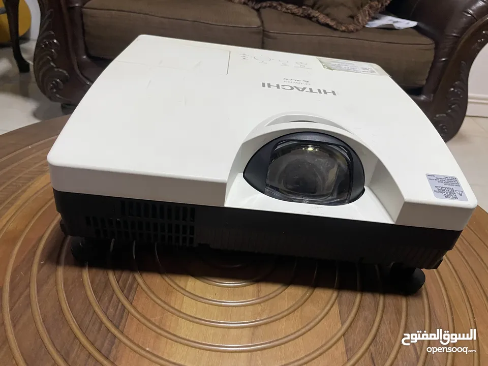 بروجكتر hitchi CP-DW10N