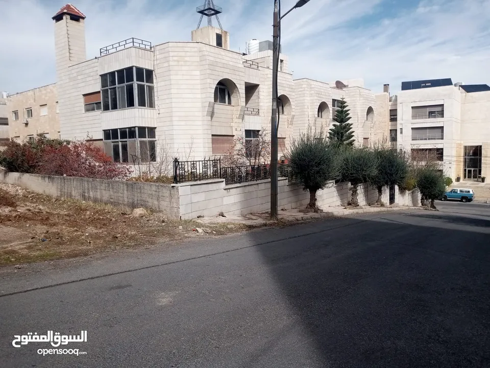 عمارة مميزة جدا للبيع بين الرابع والخامس بالقرب من السفارة الفلسطينية . REF 542