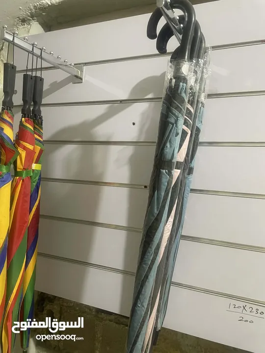 شمسيه في صغير وفي كبير 10 شيكل والكبير ب 20 الصغير ب 10 لا قاعد