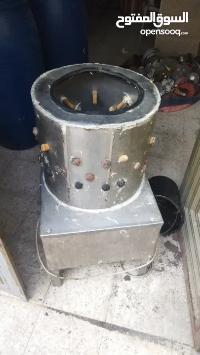 مذبح دجاج6 عيون معاطة دجاج بحالة ممتازة  اركاز عدد 2 براميل عدد 2 غاز عين لتسخين