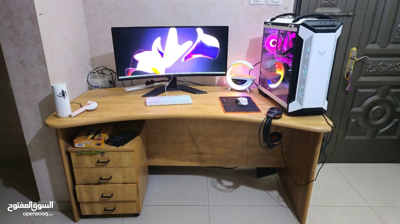 كمبيوتر للتصميم و المونتاج