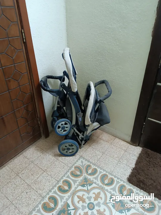 عرباية شارع اطفال توأم تشيكو تونز مستعملة للبيع