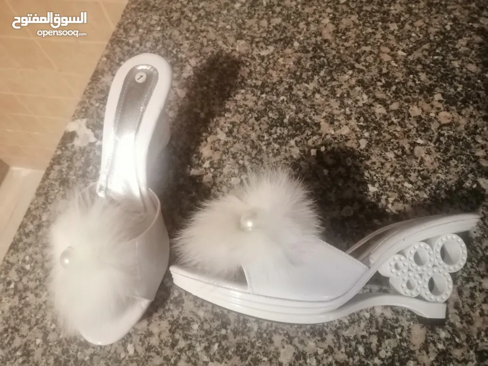 اي شنطه فقط 10 دنانير وعندي كمان كندره العروسه جديد بسعر مغري