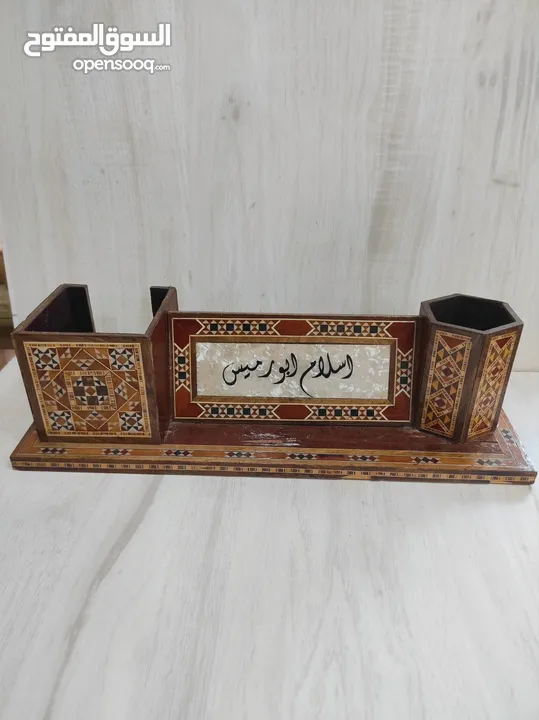 قاعدة اسم المدير / موظف ،  من الخشب
