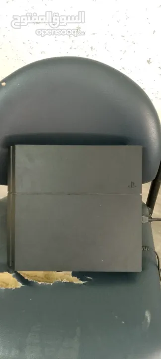 بلايستيشن 4 فات مع ايتدين تحكم اصلي وكوبي ون ودسكين جتا 5 وفيفا 24 ومع جميع كوابلة وقاعدة شحن
