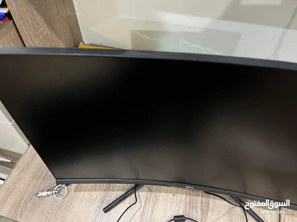 شاشه شبه جديد بالباكو استعمال شهر   180hz   FHD  27   منحنيه  استفسار خاص