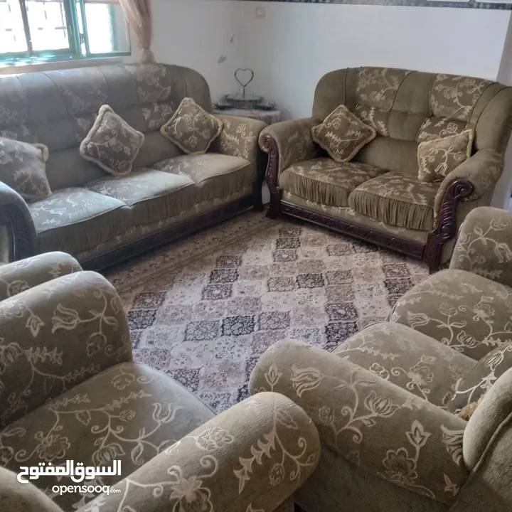 طقم كنب للبيع بسبب النقل