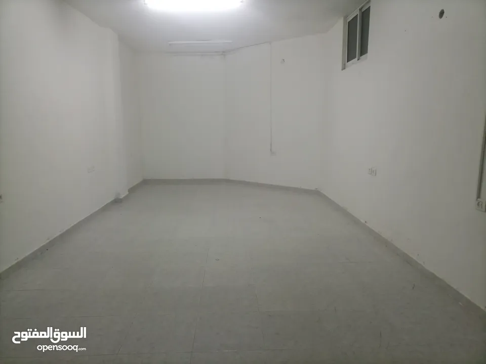 مخازن للإيجار