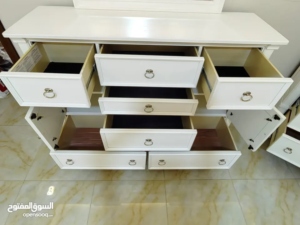 غرفه نوم امريكي   اشلي   ثقيله جدا جدا.    سبب البيع السفر  بسعر حرق والله بعوض  الغرفه ماببتعوض