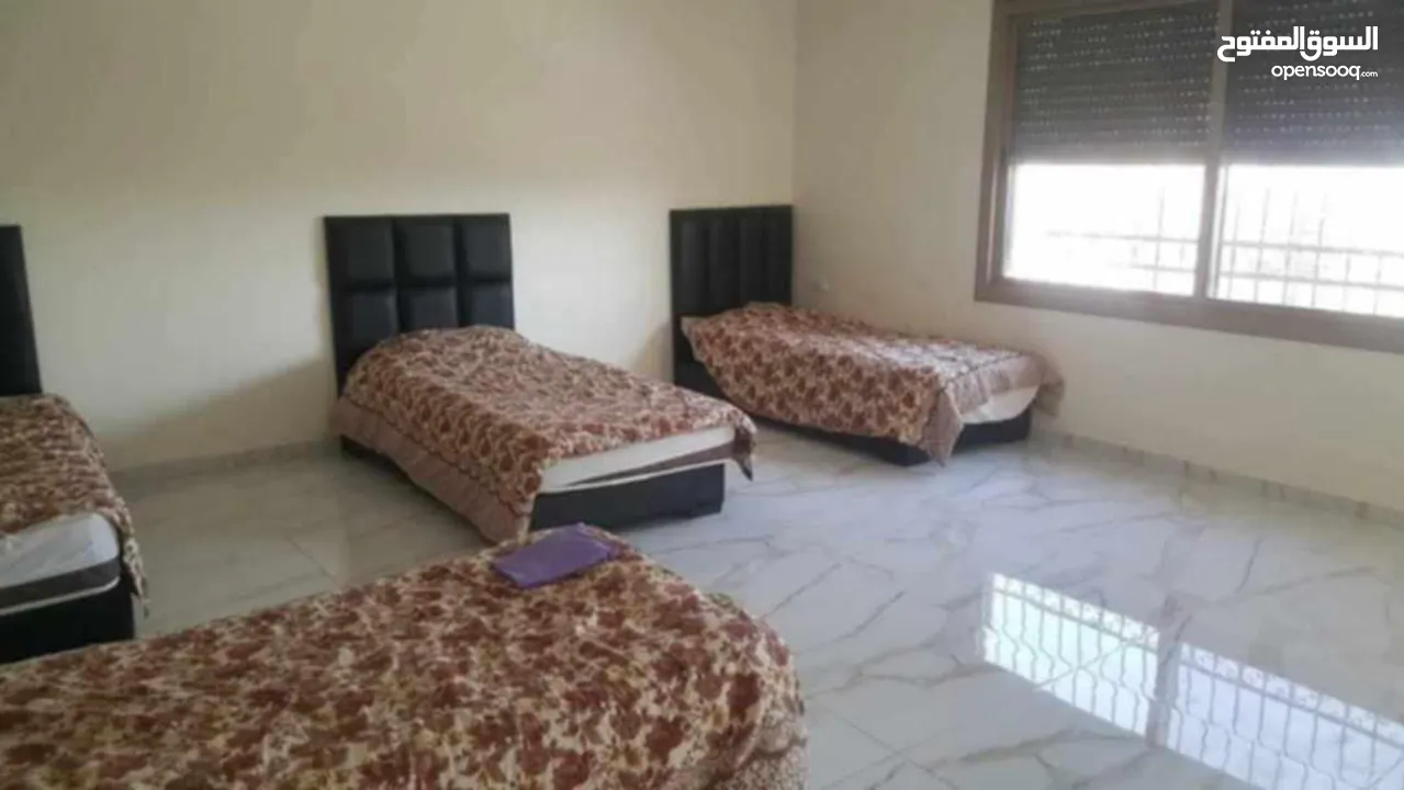 4 تخوت مع فرشات شبه جديد