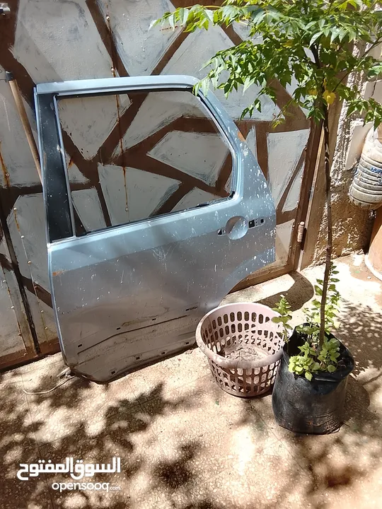 باب هوندا crv 1 جيب موديل 2004 مضروب للبيع