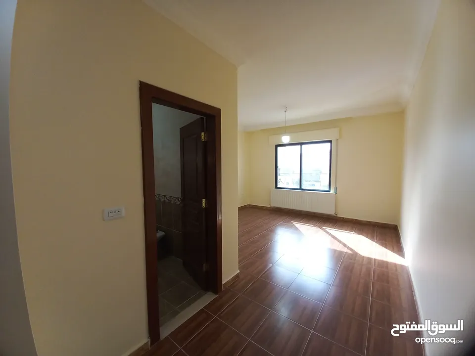 شقة غير مفروشة للإيجار 200م2 ( Property 19174 )-175055046