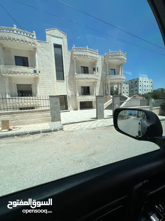 فيلا بمساحة 1000 متر مربع اربد / ايدون تم عرضها للبيع بالمزاد العلني