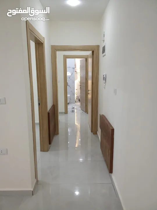 شقه فاخر جدا في اجمل مناطق الجبيهة حي المنصور المطل والرائع تشطيبات فندقية