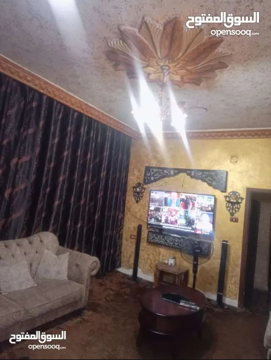 عمارة للبيع مكونة من ثلاث طوابق وتسوية  + بيت مستقل