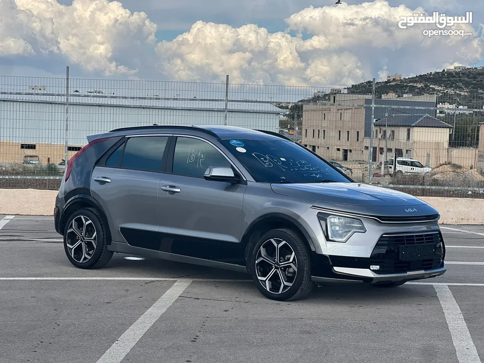 كايا نيرو هايبرد (بنزين+كهرباء ) فل الفل فتحة سقف لون مميز اضافات مميزة /2022 جناح اسود