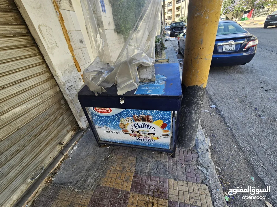 دكان للبيع