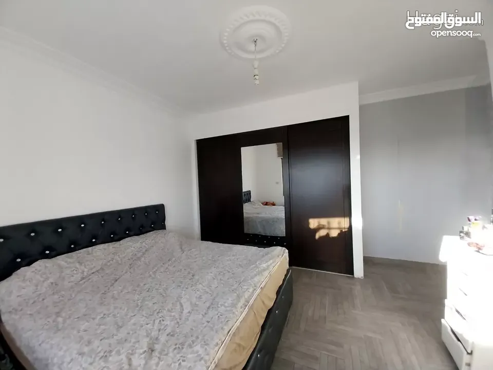 شقه مميزه طابق ثالث مع روف غير مبني للبيع في منطقة الحويطي طريق المطار ( Property ID : 30238 )