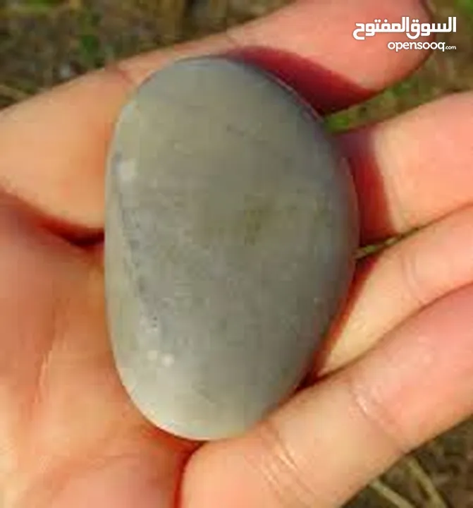 9 احجار كريمه عقيق يماني صافي و  نادر  مختلفه في الالوان و الحجم حجر لولو  و العقيق