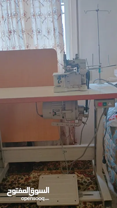 ماكينة حبكة سنجر نضيفة و ممتازة